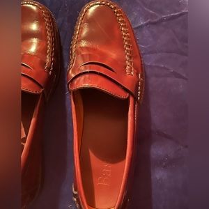 Bass size 7 women’s Penny loafer.